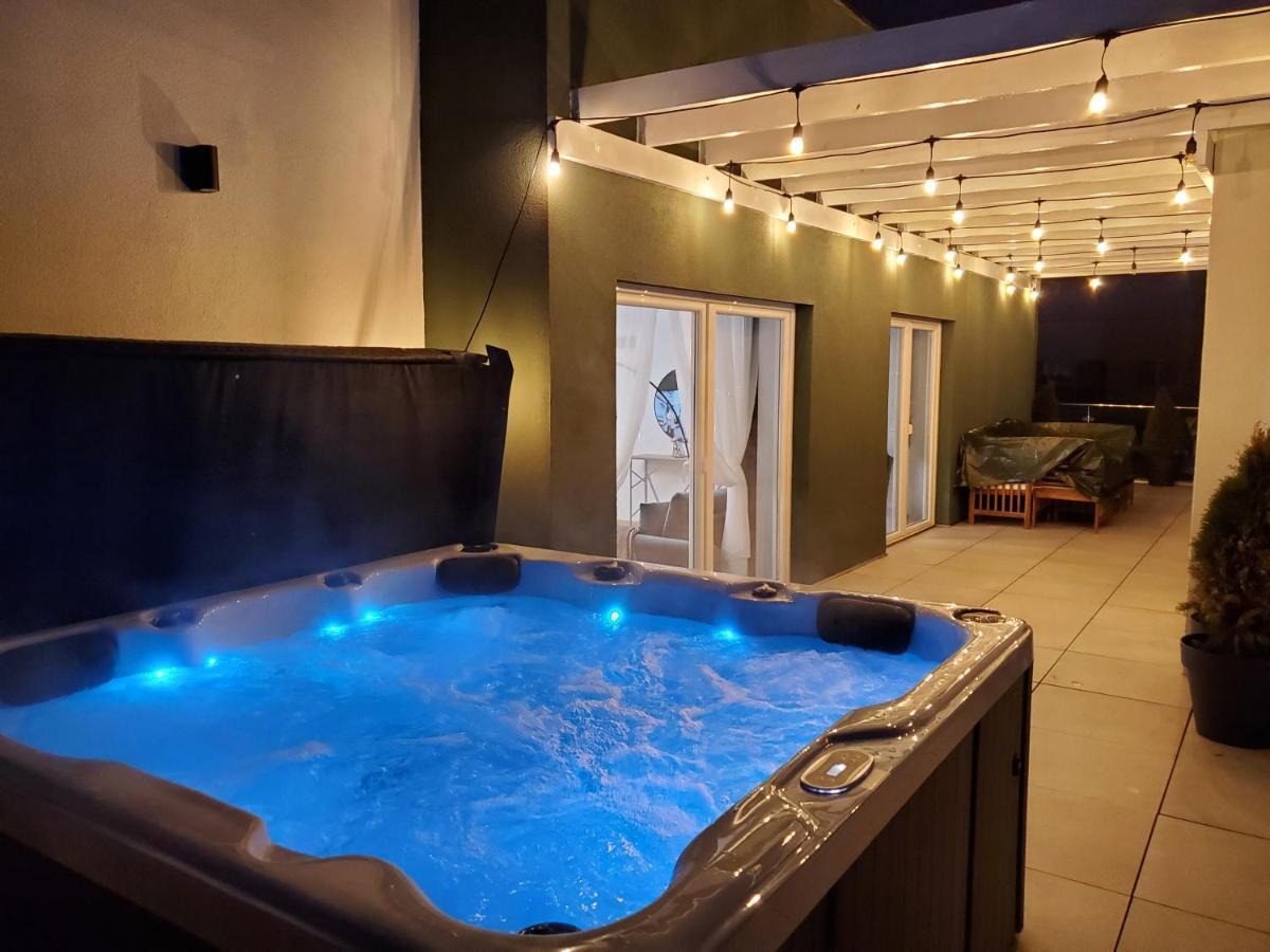 Jad- Penthouse With Jacuzzi And Mountain View - Coresi Apartment *
