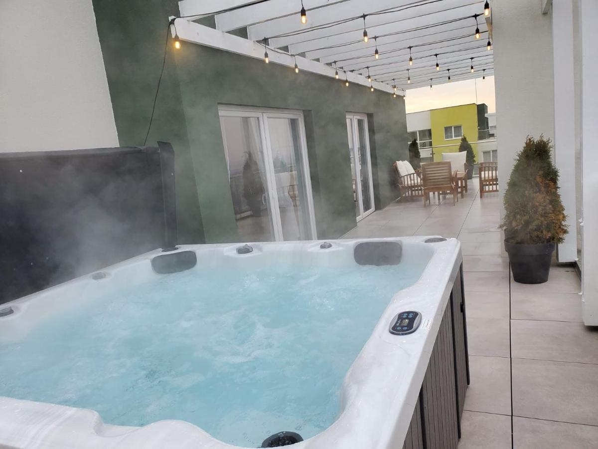 Jad- Penthouse With Jacuzzi And Mountain View - Coresi Apartment